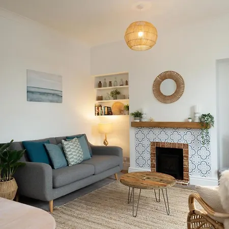 Apartment Host & - High Tide *